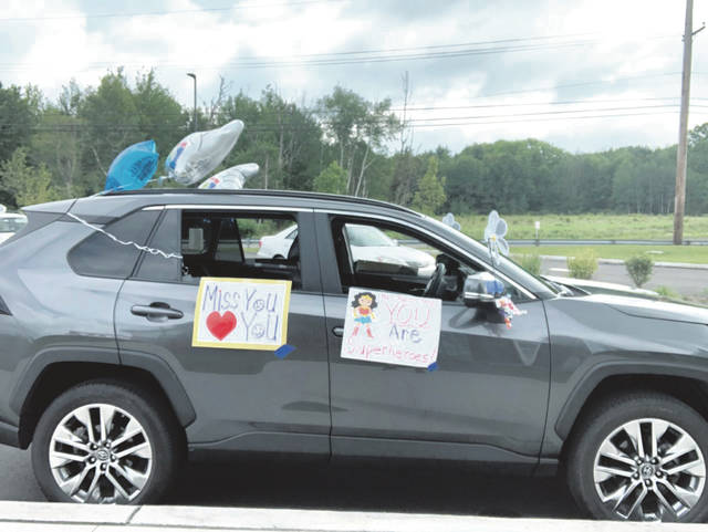 125138640_web1_Dallas-parade-2
One of the cars decorated with signs and balloons in Saturdays parade.
Kevin Carroll | Times Leader