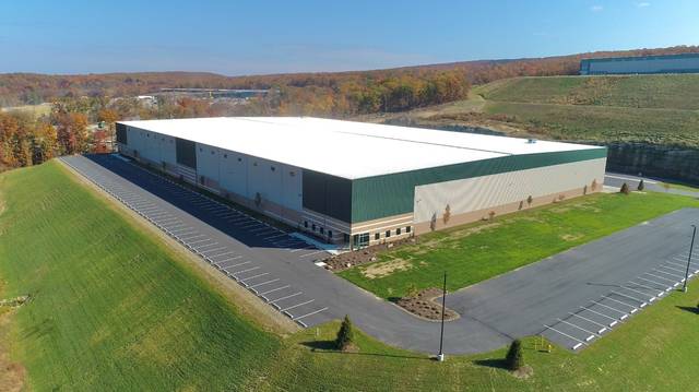 127395090_web1_CHEWY
Chewy.com has leased this 155,000 square foot building at 360 Research Drive in the Pittston Township section of CenterPoint Commerce & Trade Park East. Mericle had constructed the building on speculation. CenterPoint is now home to 67 tenants who together employ close to 7,500 people.
Submitted photo