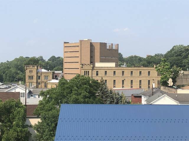 127901585_web1_prison--1-
Luzerne Countys prison on Water Street in Wilkes-Barre should be expanded and repaired, the correctional services division head told council Monday.
File photo