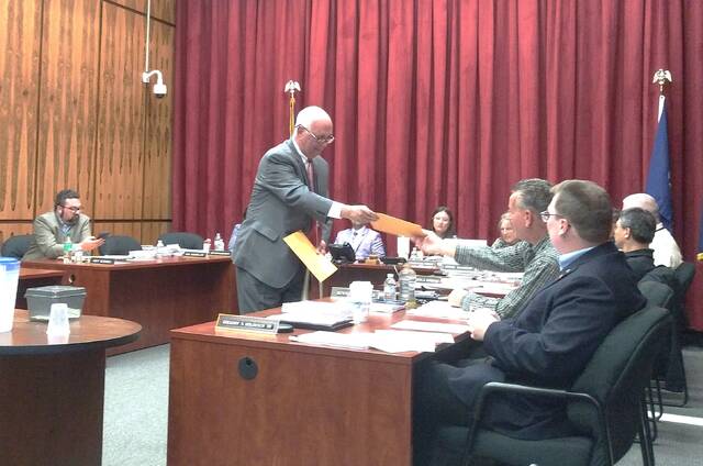 129566965_web1_manager
Charles Sciandra, chairman of Luzerne Countys Manager Search Committee, hands county council members envelopes containing the names and other information about three top manager finalists the committee is recommending for consideration.
Jennifer Learn-Andes | Times Leader