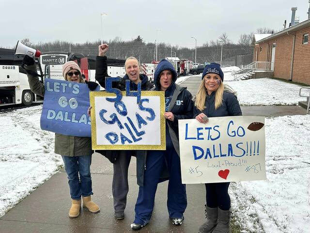 130204180_web1_Dallas-football-4
The Dallas fans and community were out in full force to send off the Mountaineers football team on their way to the state championship on Thursday. From left: Karen Schiel, Christy VanOrden, Danette Fife and Kate Malarkey.
Kevin Carroll | Times Leader