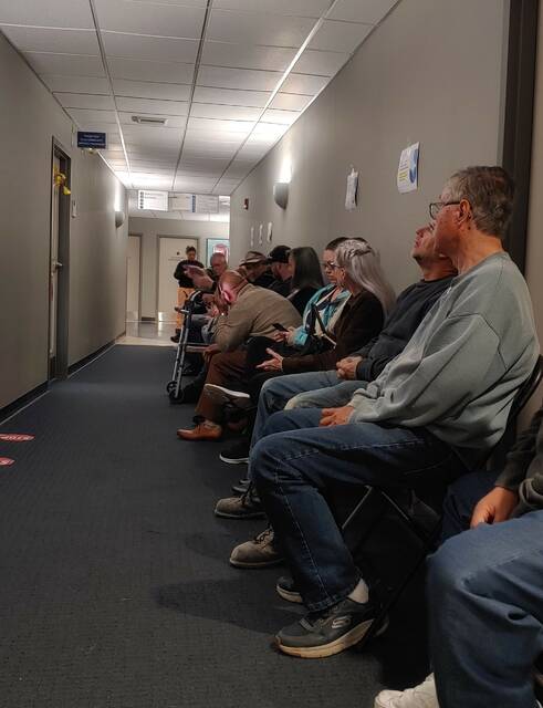 131021590_web1_ondemand
Voters wait for their on-demand mail ballots outside Luzerne Countys election bureau in the countys Penn Place Building in downtown Wilkes-Barre Monday. Tuesday is the deadline for voters to request mail ballots for the Nov. 5 general election.
Jennifer Learn-Andes|Times Leader
