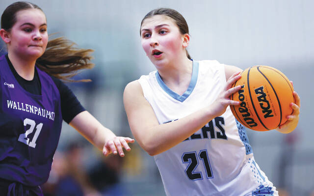 <p>Dallas’ Brianna Casey brings the ball down court in the first quarter as Wallenpaupack’s Lillian Williams pursues.</p>
<p>Fred Adams | For Times Leader</p>